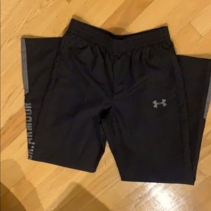 UA windbreaker pants, black. Size Youth Medium